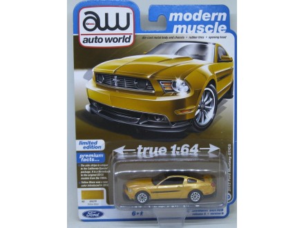 1:64 auto world ford mustang `12 GT/CS