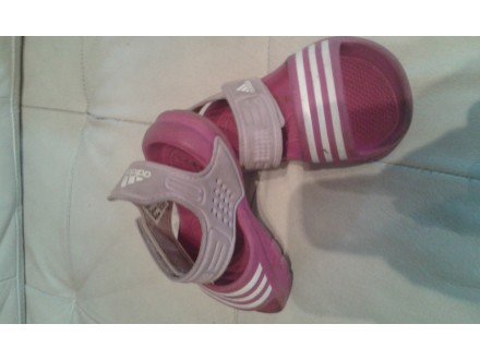Adidas sandalice br.23