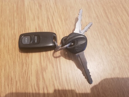 Auto kljuc za Mazda Demio,3 komada