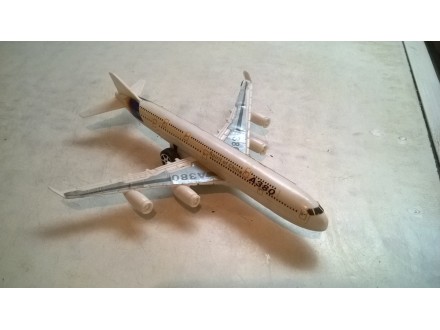 Avion A380,plasticni,fale prednji tockovi