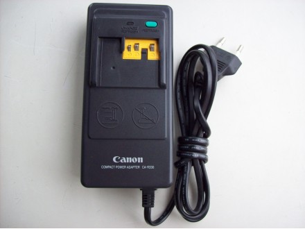 Canon punjac za kameru model CA-R330