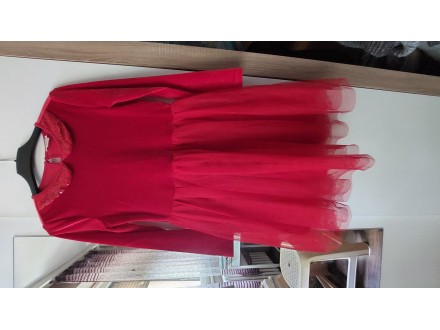 Crvena plis haljina