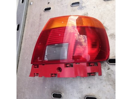 Desno stop svetlo za Audi A4 B5 sedan