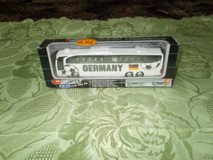 Dickie Die Cast World Team Bus FIFA World Cup-Germany
