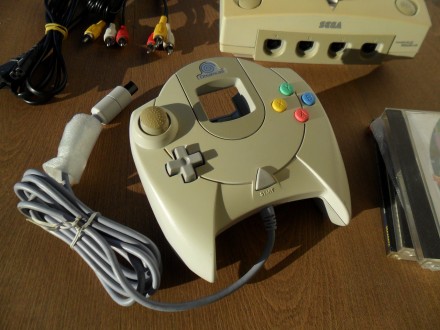 Dreamcast SEGA konzola, kontroler, kablovi, igre