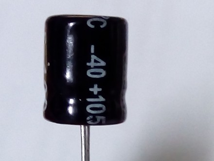 Elektrolitički polarizovani kondenzator 100uF 25V