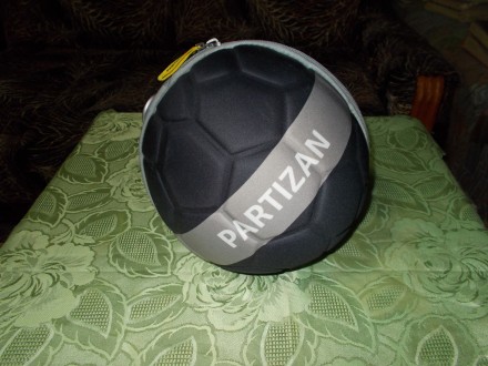 FK Partizan Beograd - sportska torba u obliku lopte