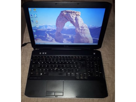 Laptop Dell e5530/i3-2328M/4gb ddr3/500gb hdd/LK Čitač