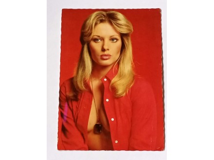 Manekenka u crvenoj Košulji - PRELEPA - Čista -