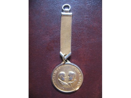 Medalja Kenedi i Papa