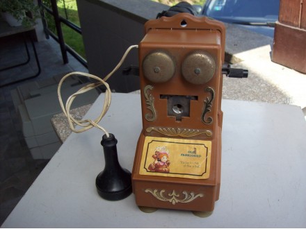 Mehanotehnika deciji telefon iz 1981 godine