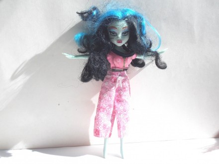 Monster High svetlo plava lutka