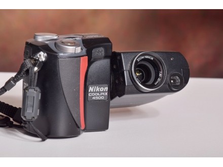 Nikon Coolpix 4500, dva objektiva, baterija i punjač