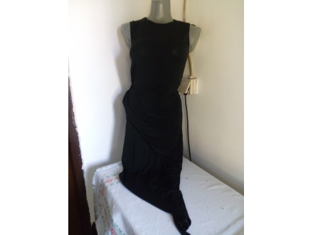 Nova crna neravna haljina otvorenih ledja S
