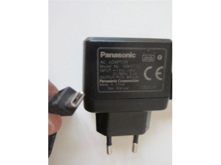 Panasonic punjač VSK0772 + USB kabl