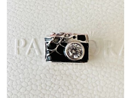 Pandora Kamera privezak srebro ale s925