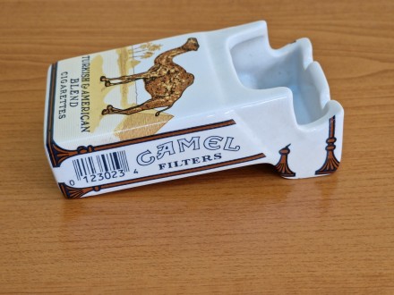 Pepeljara od keramike Camel u obliku kutije cigara