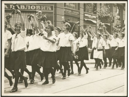 SIMIC ceske sokolice pozdravljaju kralja foto 1930