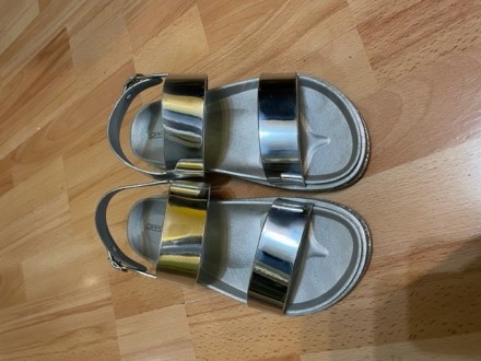 Sandale srebrne Opposite
