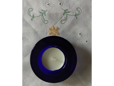 Stakleni plavi svecnjak precnika 7,5 cm