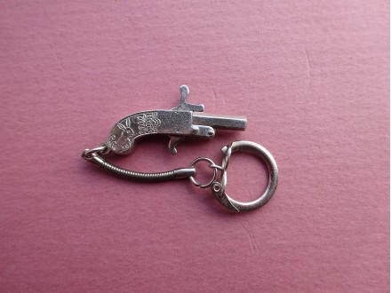 Stari mikro pištolj privezak za kljućeve – Omnipol