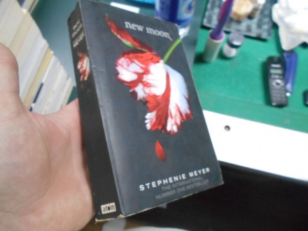 Stephenie Meyer - NEW MOON