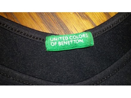 United colors of Benetton crna majica