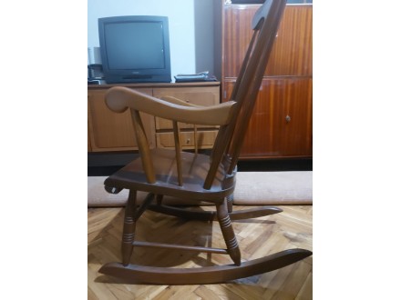 Vintage drvena stolica za ljuljanje