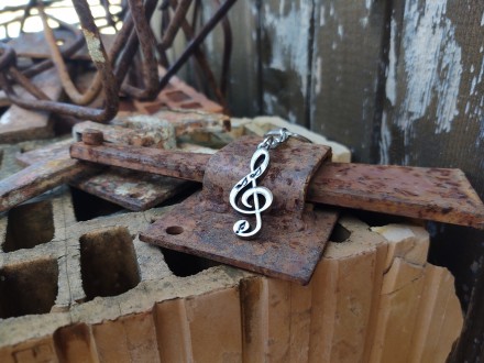Violinski kljuc sa notama diskretni privezak za kljuc
