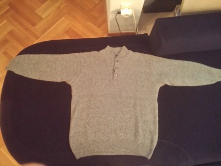 Vuneni džemper, iz Turske, veličina L, kao NOV