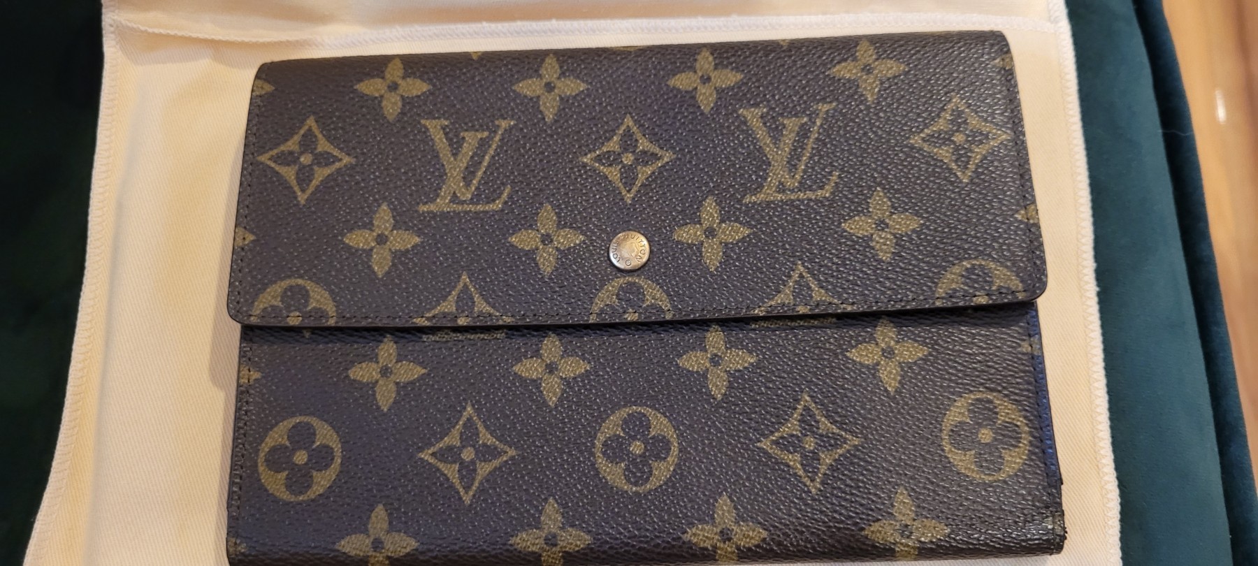 Louis Vuitton novcanik** -  (70527237)