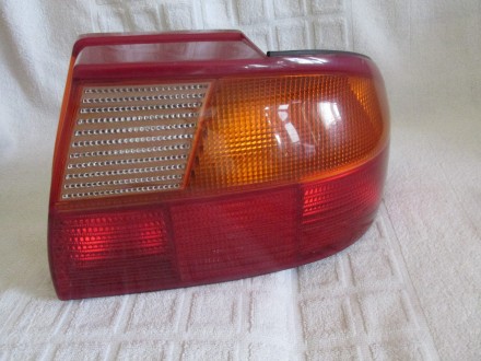 (N195.03) Desno štop svetlo za Ford Mondeo 1