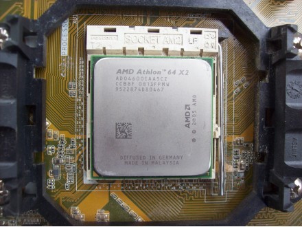 AMD Athlon 64 X2 4600+(2 x 2,4Ghz) AM2 soket