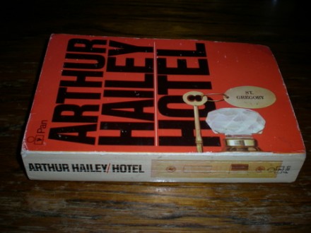 ARTHUR HAILEY    HOTEL