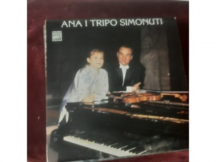 Ana i Tripo Simonuti