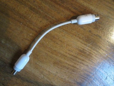 Apple S-video to Composite Adapter Cable
