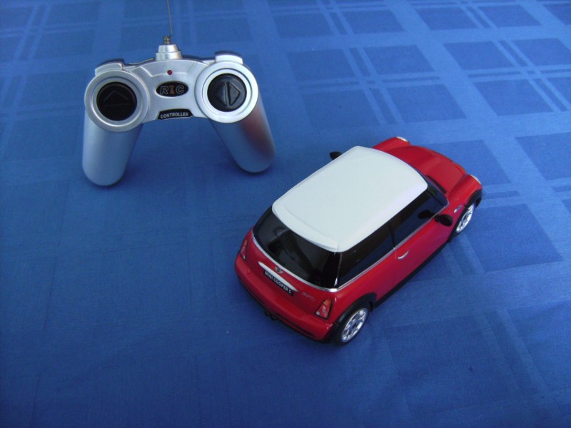 Auto na daljinski - Mini Cooper S 1:24 - crveni