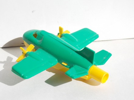 Aviončić zeleno žuti plastični Pertini