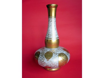 Bohemian staklena vaza oslikana zlatom
