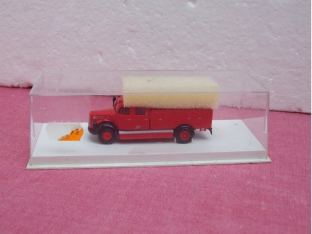 Brekina crveni kamionet nemacke proizvodnje
