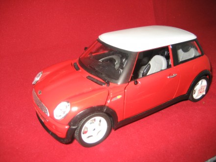 Burago Mini Cooper 1/24 (K35-121ao)