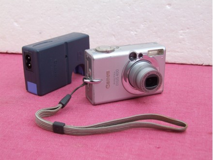 Canon Ixus 400 digi fotoaparat sa punjacem + GARANCIJA!