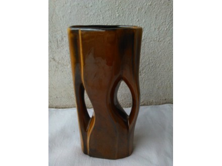 Četvrasta keramička vazna u obliku siluete