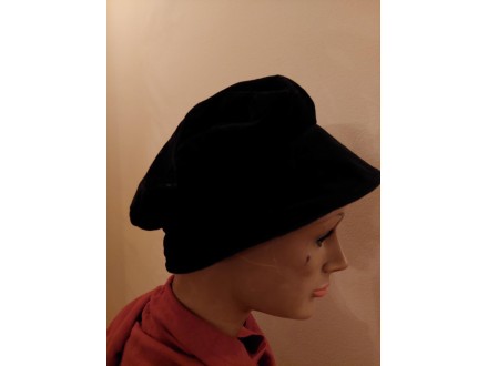 Crni plišani šeširić