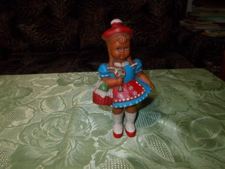 Crvenkapa stara gumena lutka visine oko 16cm Yugoslavia