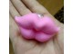 Cucla za bebe oblik usana roze  boje slika 1