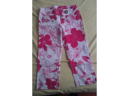 Cvetno roze tricetvrt pantalone S vel