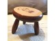 Drvena ukrasna stolica slika 1