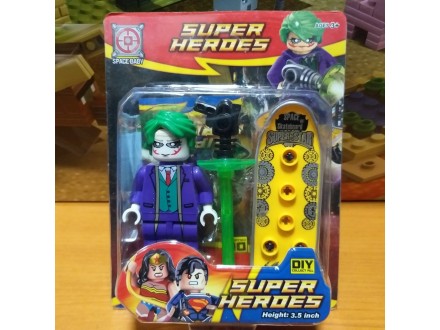 Dzoker - DC Joker s oruzjem i vozilom Batman Novo