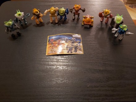 Extra robots Kinder figurice